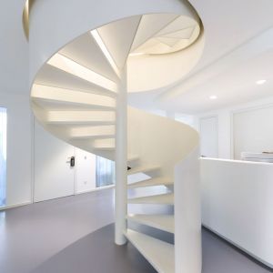 Spindeltreppe mit Geländerwange