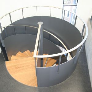 Spindeltreppe mit Geländerwange