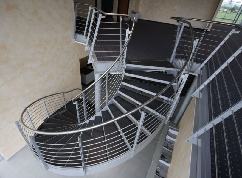 gewendelte Wangen, Handläufe und Gurte