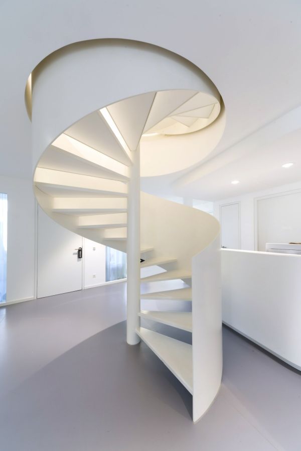 Spindeltreppe mit Geländerwange